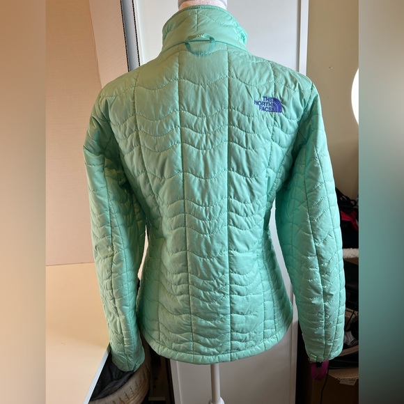 The North Face Mint Green with Purple detail Puffer Jacket Size Small - Picture 3 of 9